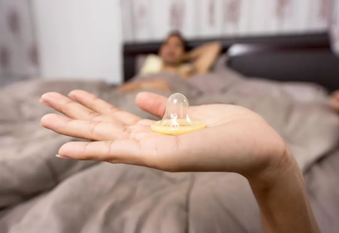 避孕套上的“油”到底是什么？能吃吗