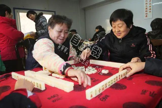 为什么奉劝老年人少去棋牌室？63岁大妈：前期很高兴，后期很后悔