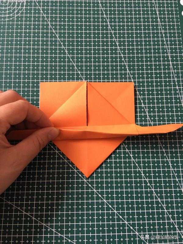 爱心折纸步骤图，幼儿手工爱心折纸教程