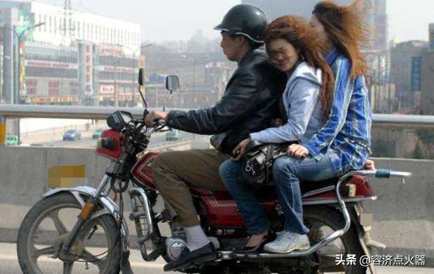 女生抱男生腰他会有感觉吗 女生坐摩托车抱男人是什么意思