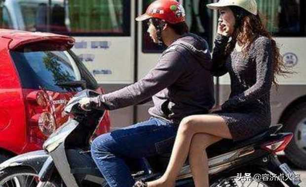 女生抱男生腰他会有感觉吗 女生坐摩托车抱男人是什么意思
