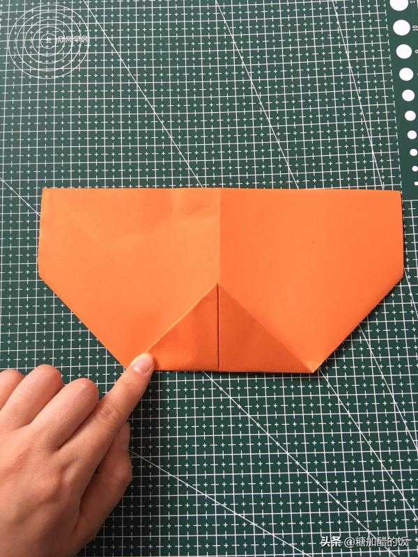 爱心折纸步骤图，幼儿手工爱心折纸教程